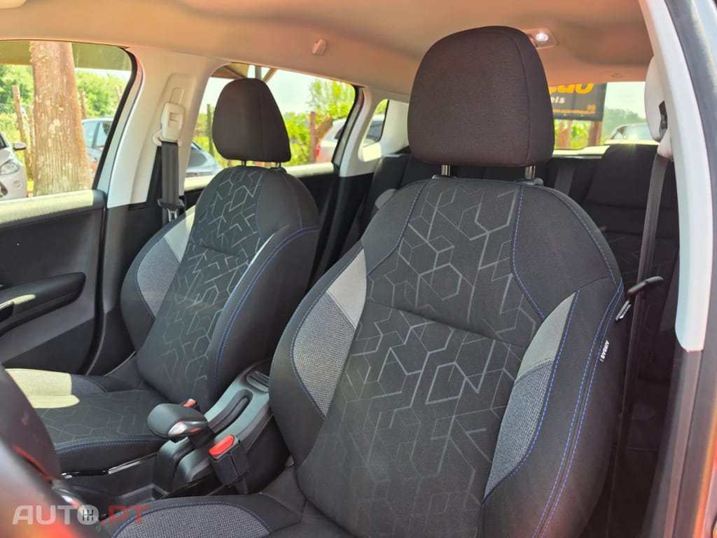 Peugeot 2008 1.2 PureTech Signature