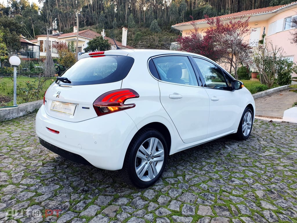 Peugeot 208 1.2 PureTech Allure