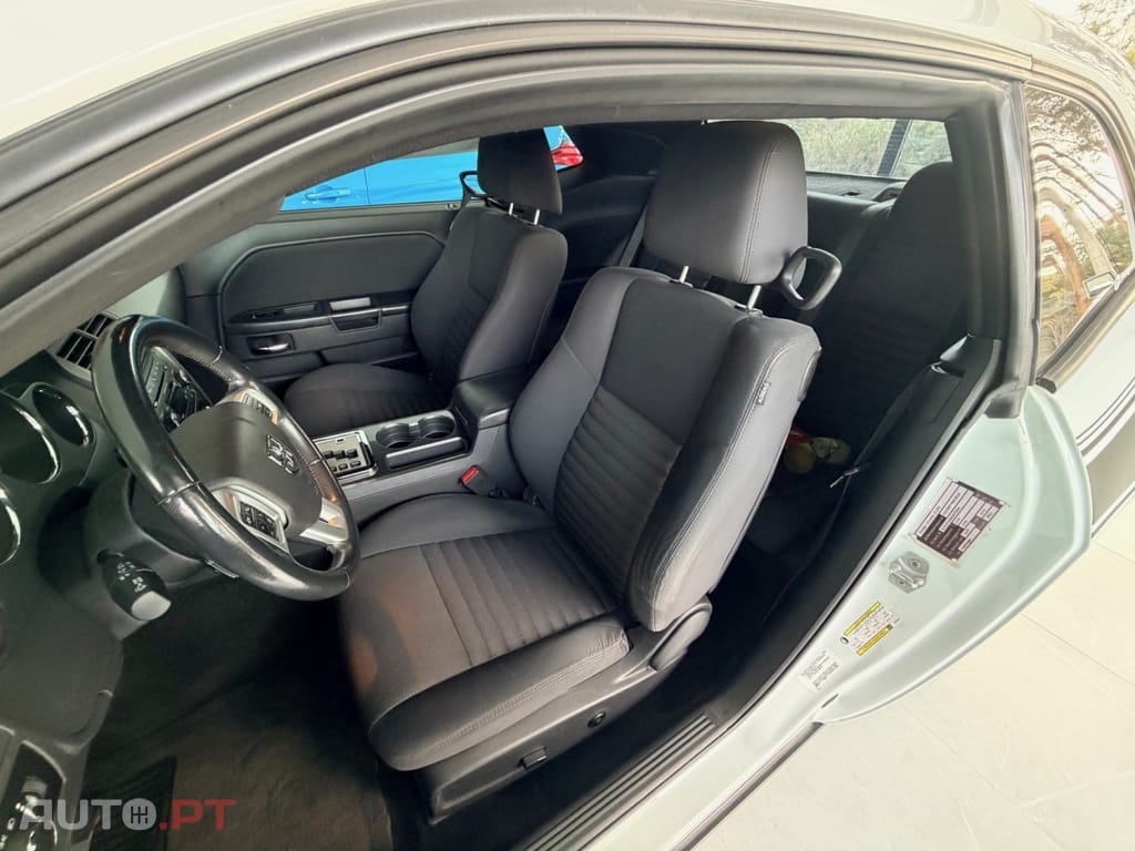 Dodge Challenger Auto SXT Plus