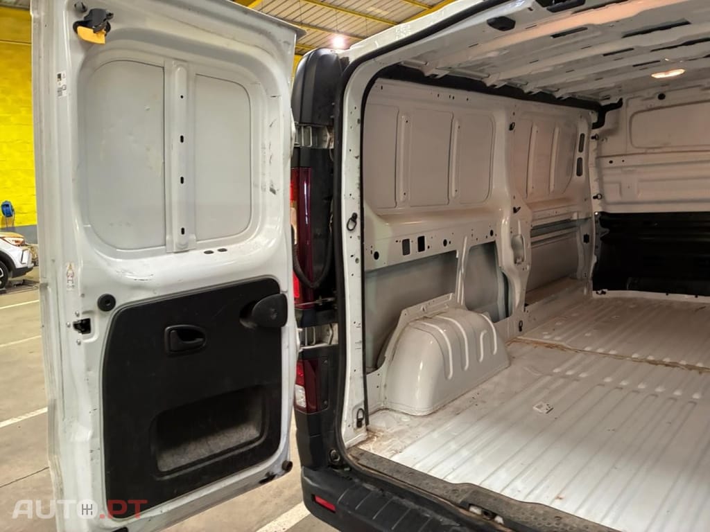 Renault Trafic 2.0 dCi L2H1 1.3T Grand Confort