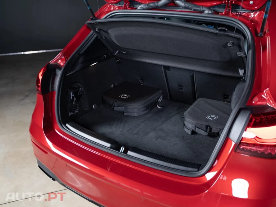 Mercedes-Benz A 250 e AMG Line