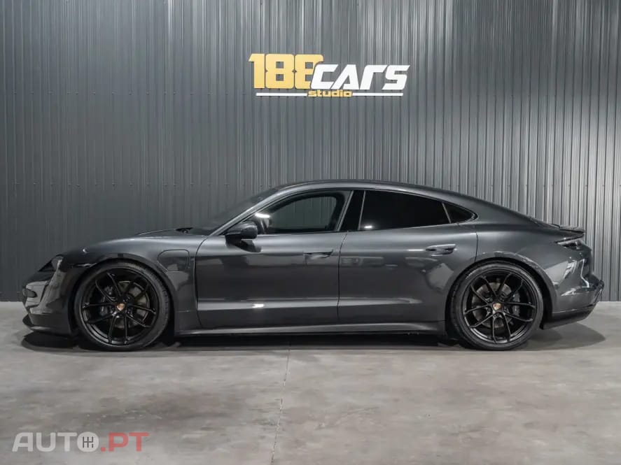 Porsche Taycan 4