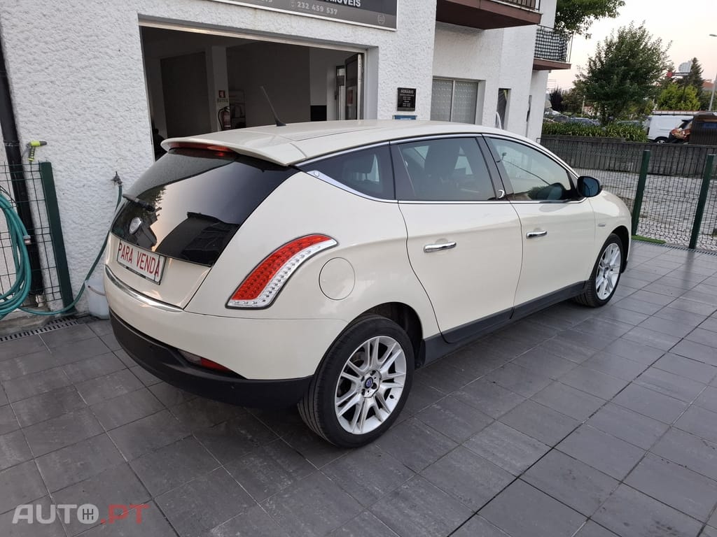 Lancia Delta 1.6 M-Jet Argento