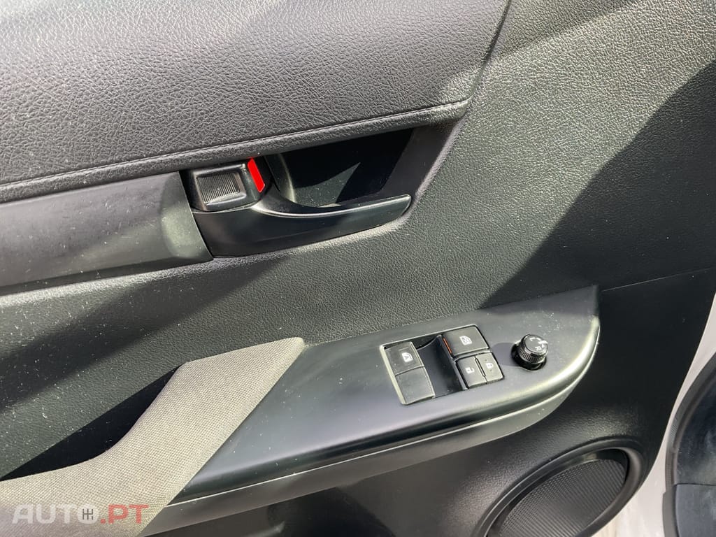 Toyota Hilux 2.4 D-4D 2WD CE