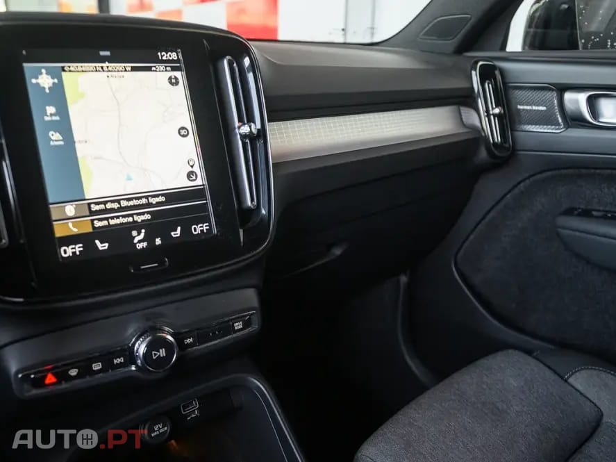 Volvo XC40 1.5 T2 Plus Dark Auto