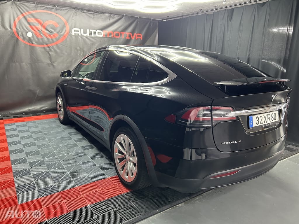 Tesla Model X 75D