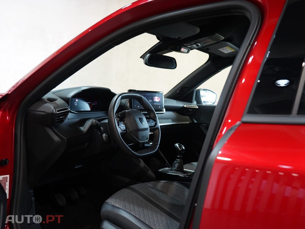 Peugeot 2008 1.2 PureTech Allure
