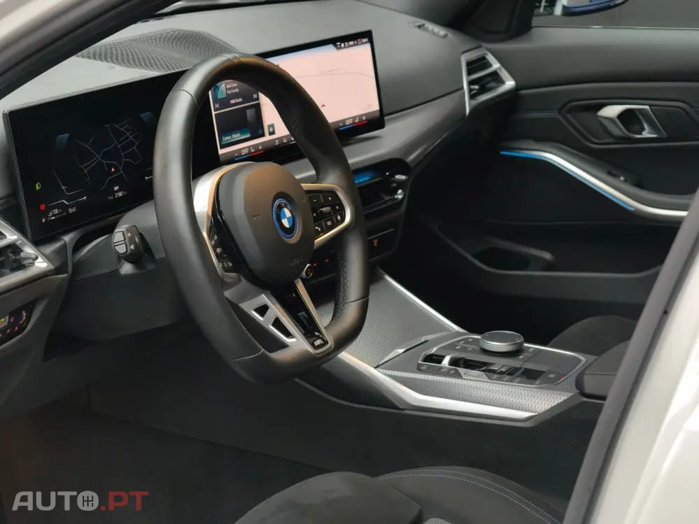 BMW 330 e Pack Desportivo M Pro Auto