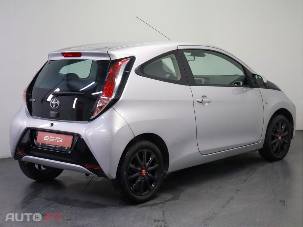 Toyota Aygo 1.0 VVT-i x-play x-touch
