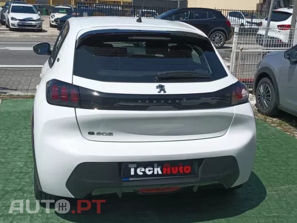 Peugeot E-208 50 KWh Active Pack