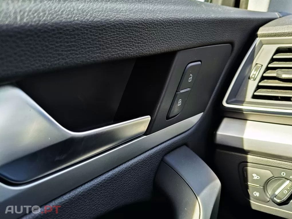 Audi Q5 50 TFSIe quattro S tronic S line business