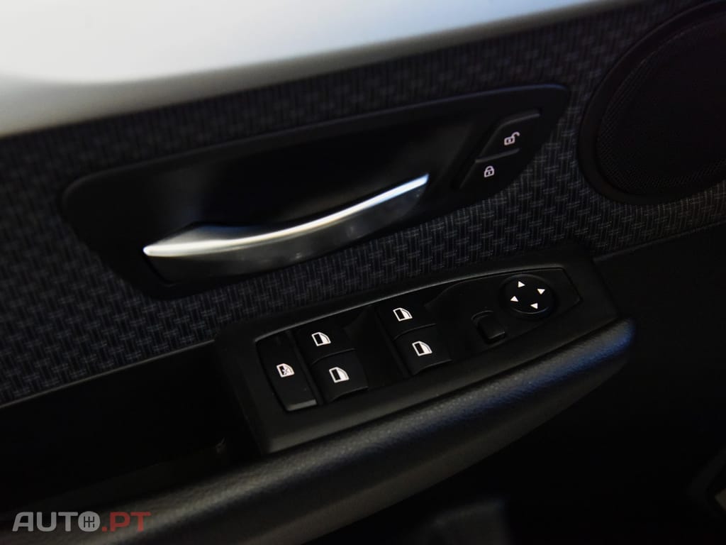 BMW 216 i 7L Advantage