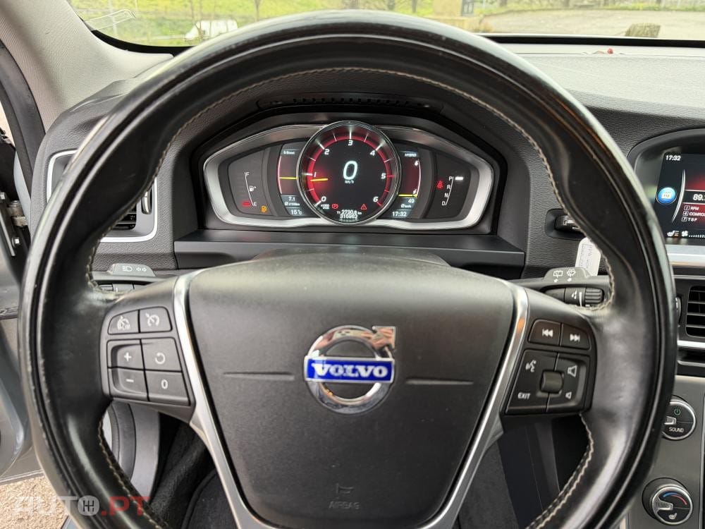 Volvo V60 D6 Plug-In-Hybrid AWD Geartronic Pure Limited