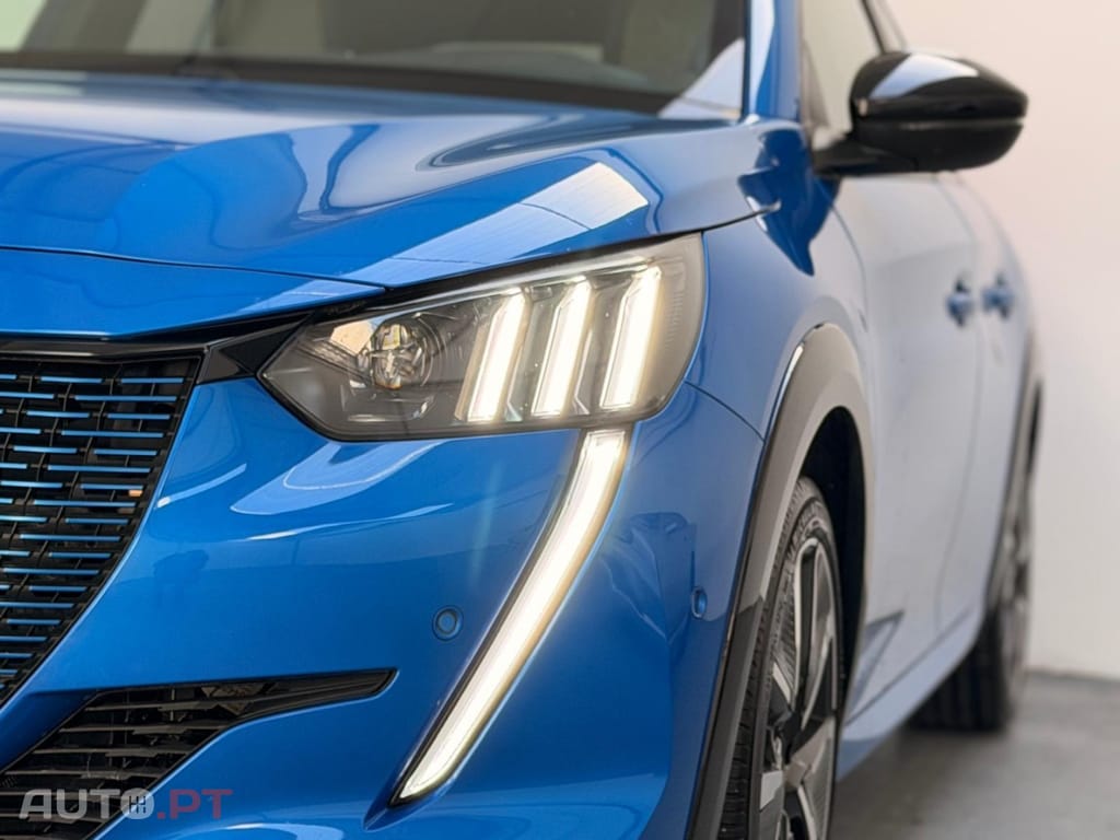 Peugeot E-208 GT