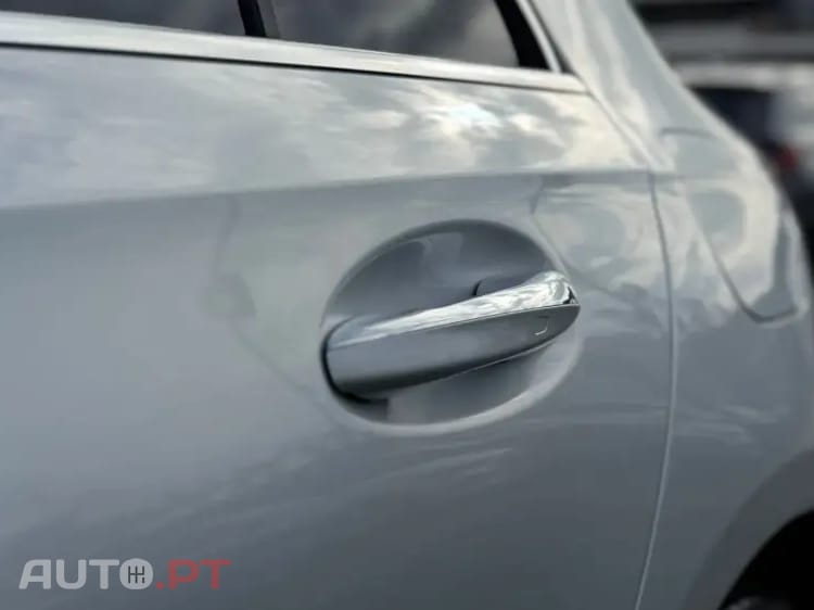 Mercedes-Benz A 250 e AMG Line