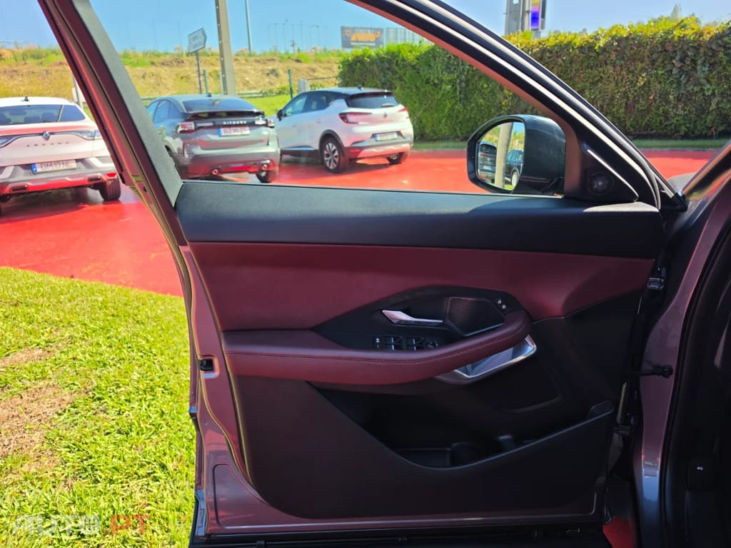 Jaguar E-Pace P300e AWD R-Dynamic S