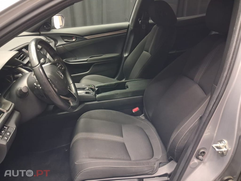 Honda Civic 1.0 i-VTEC Elegance CVT