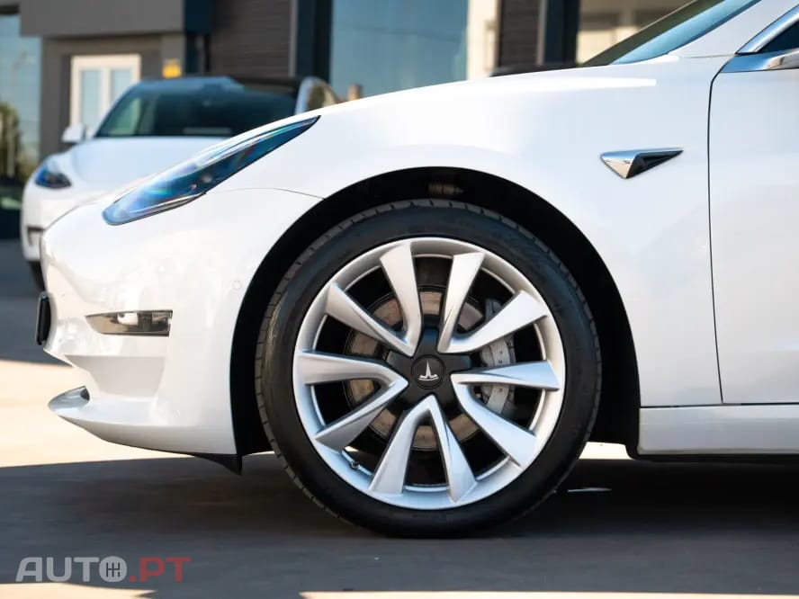 Tesla Model 3 Long-Range Dual Motor AWD