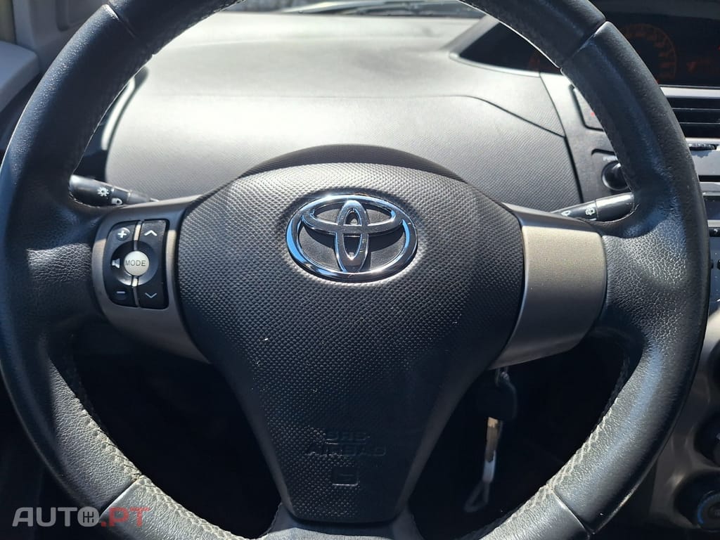 Toyota Yaris 1.0 VVT-i Sport