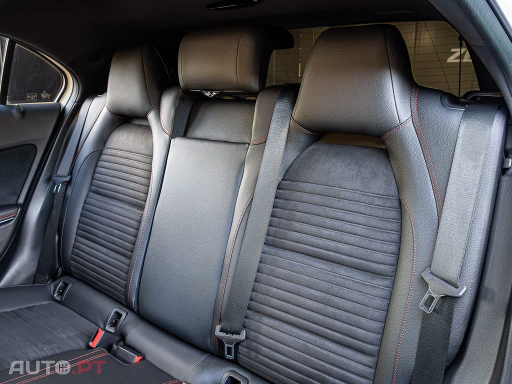 Mercedes-Benz A 180 d AMG Line