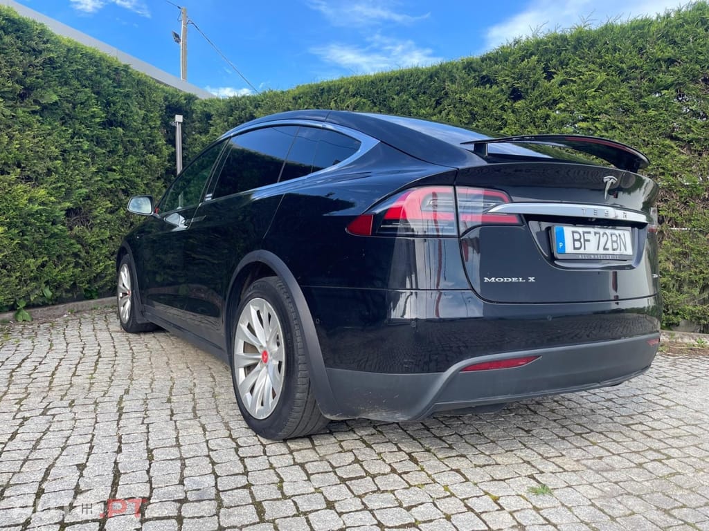 Tesla Model X 75D