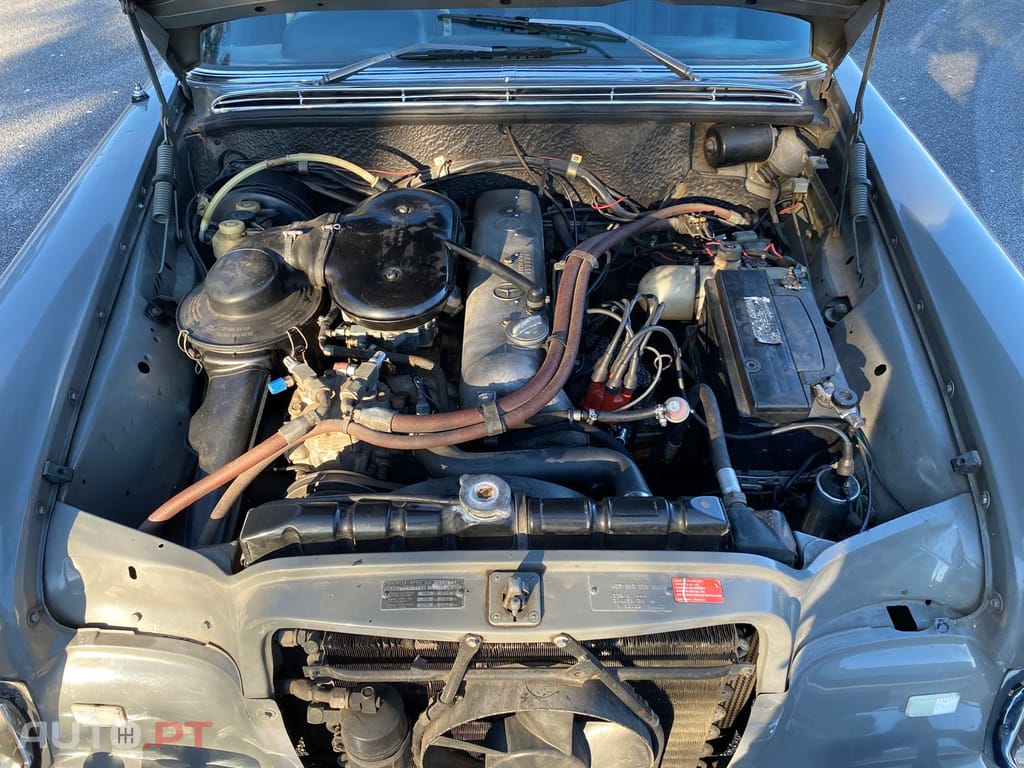 Mercedes-Benz 280 S (RHD)