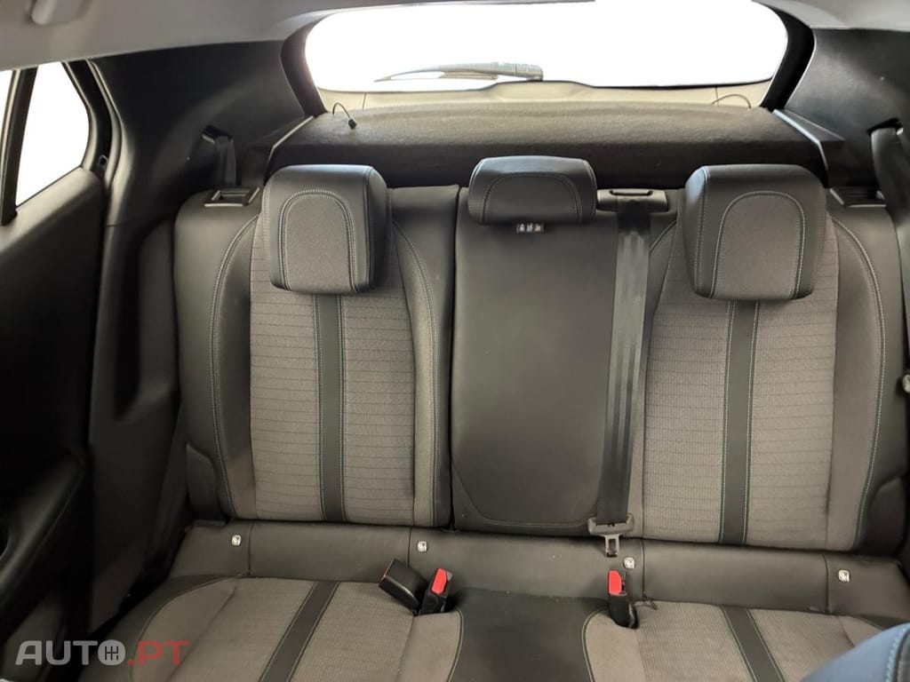 Peugeot 2008 1.2 PureTech Allure EAT8