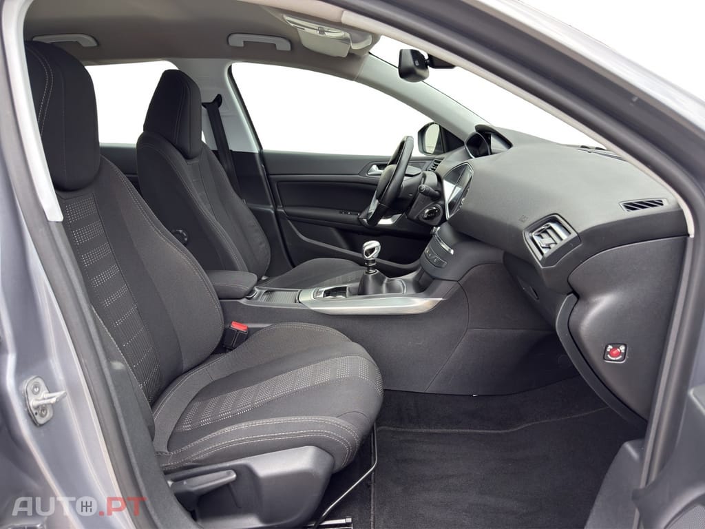 Peugeot 308 1.2 PureTech Allure J17