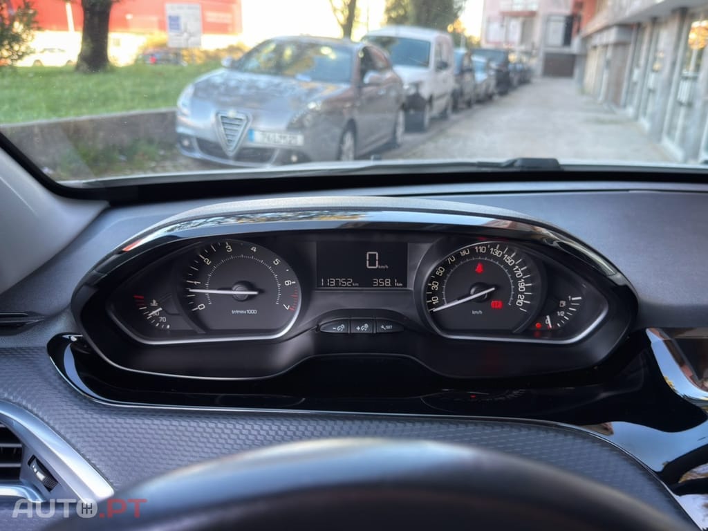 Peugeot 2008 1.2 PureTech Allure