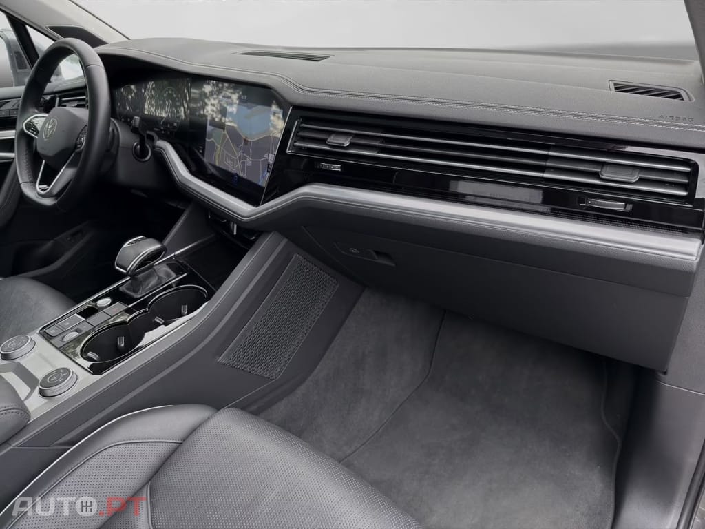 Volkswagen Touareg 3.0 TSI eHybrid I.V.A DEDUTIVEL 