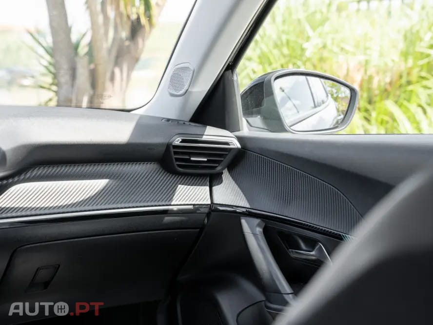 Peugeot 2008 1.5 BlueHDi Allure Pack