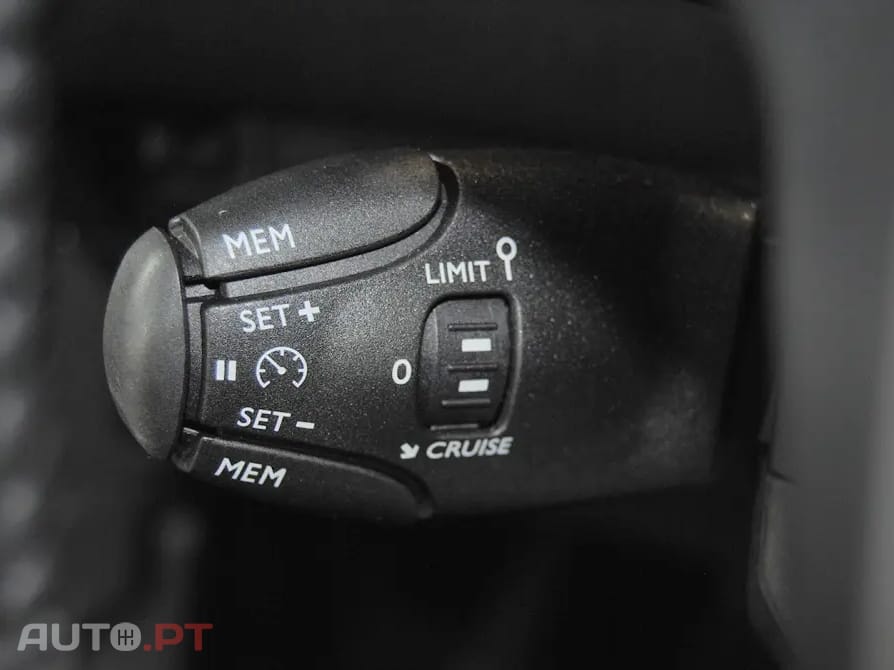 Peugeot 2008 1.2 Hybrid Allure e-DCS6