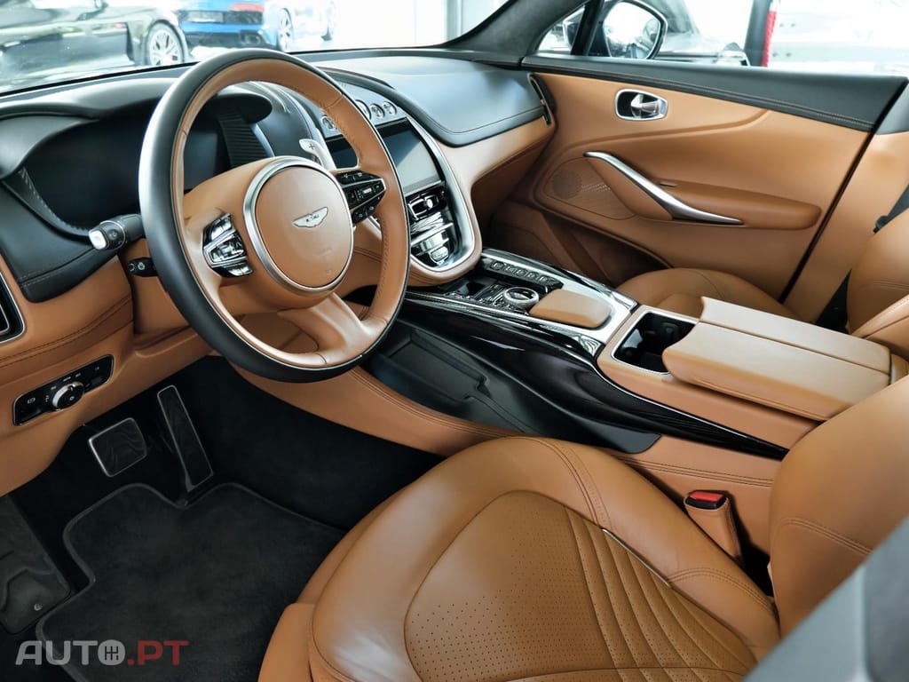 Aston Martin DBX 4.0 V8