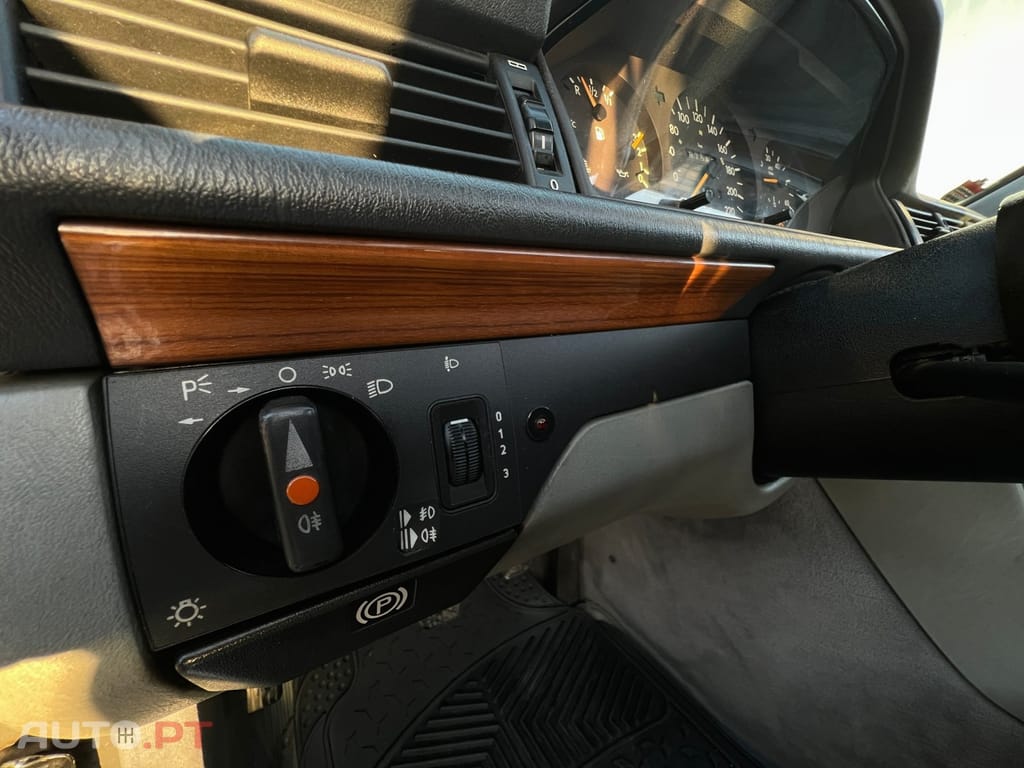 Mercedes-Benz W124 300 D