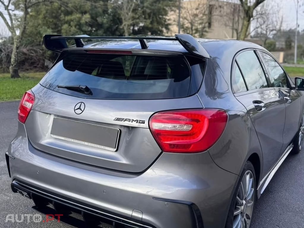 Mercedes-Benz 180 AMG de fábrica com kit A45