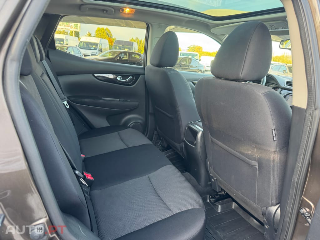 Nissan Qashqai 1.5 dCi N-Connecta 18