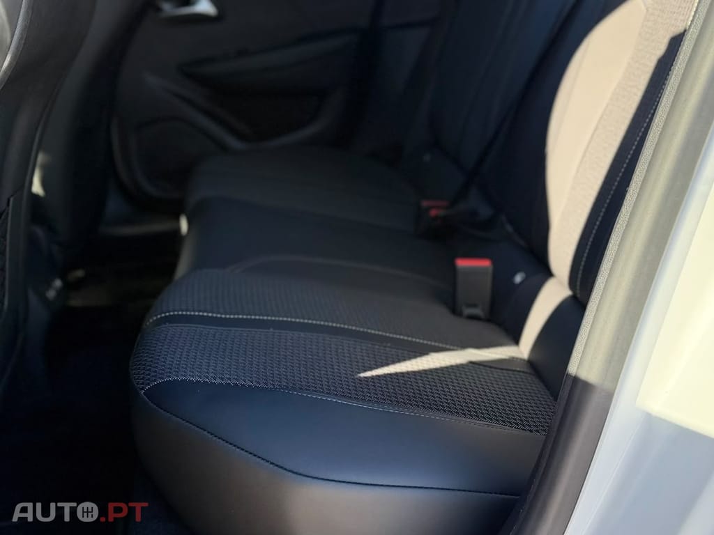 Peugeot E-208 50 kWh GT