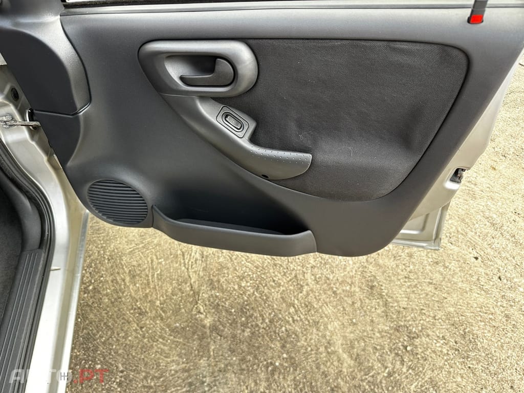 Opel Corsa 1.0 12V First