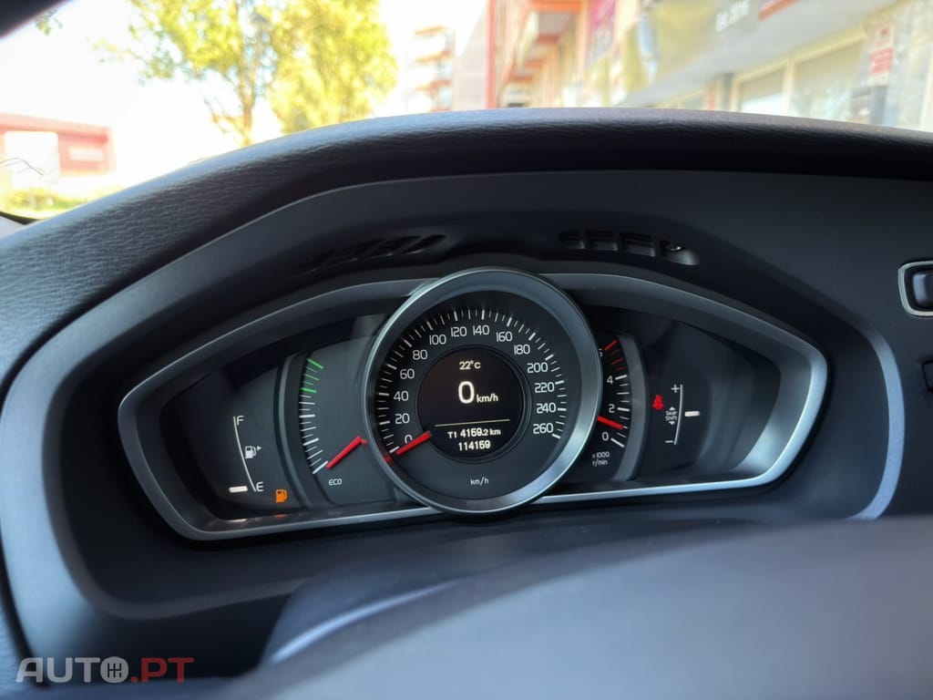 Volvo V40 Cross Country 1.6 D2 Momentum