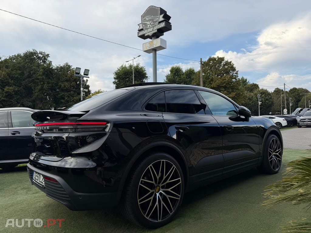 Porsche Macan Electric 4
