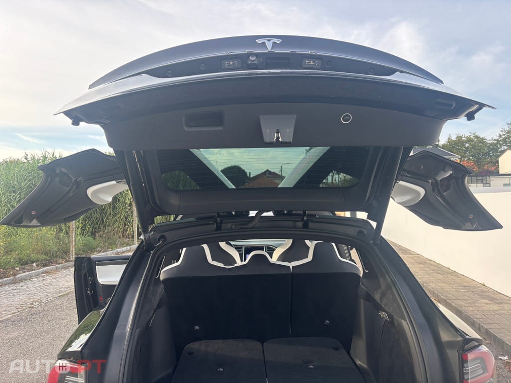 Tesla Model X 100 kWh Long Range Plus AWD