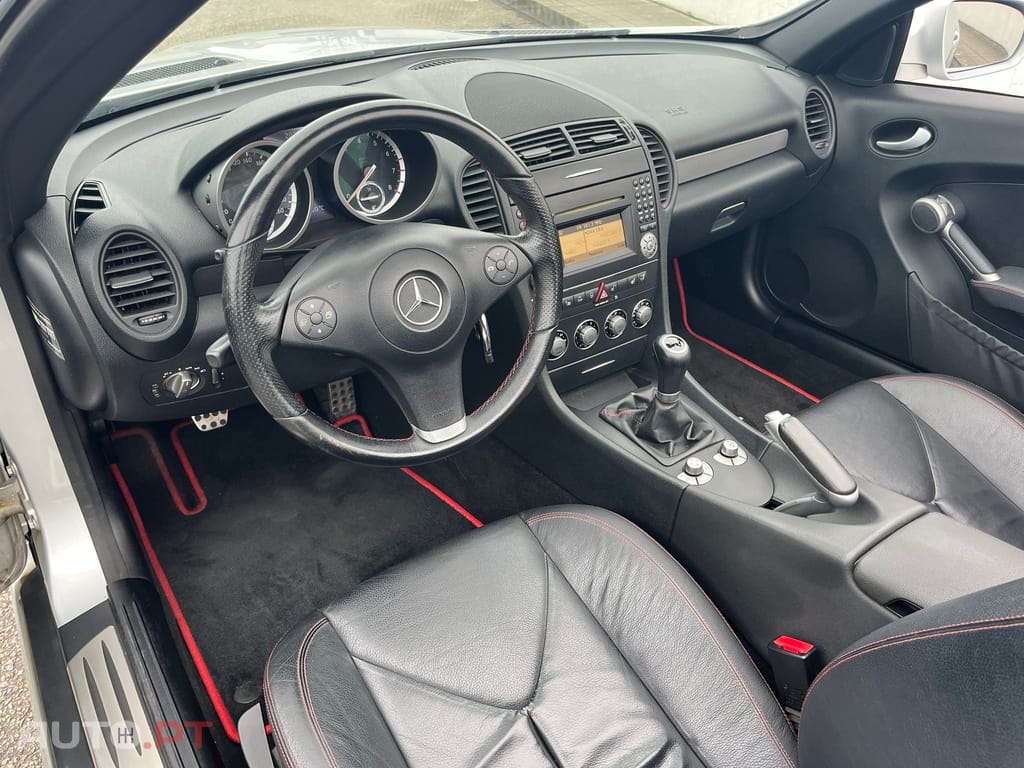 Mercedes-Benz SLK 200 Outro