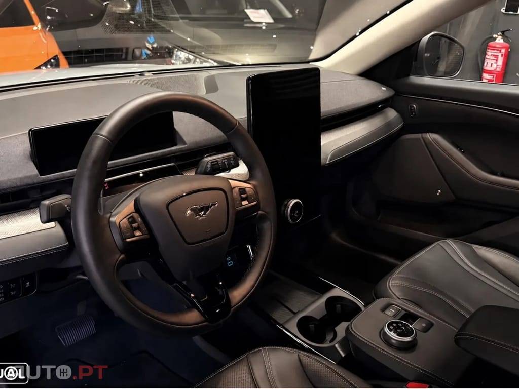 Ford Mustang Mach-E 75.7 kWh Base