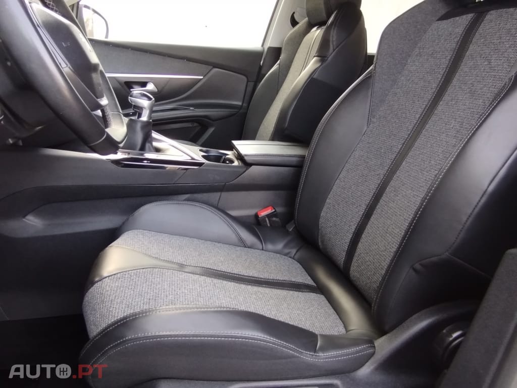 Peugeot 5008 1.2 PureTech Allure J18