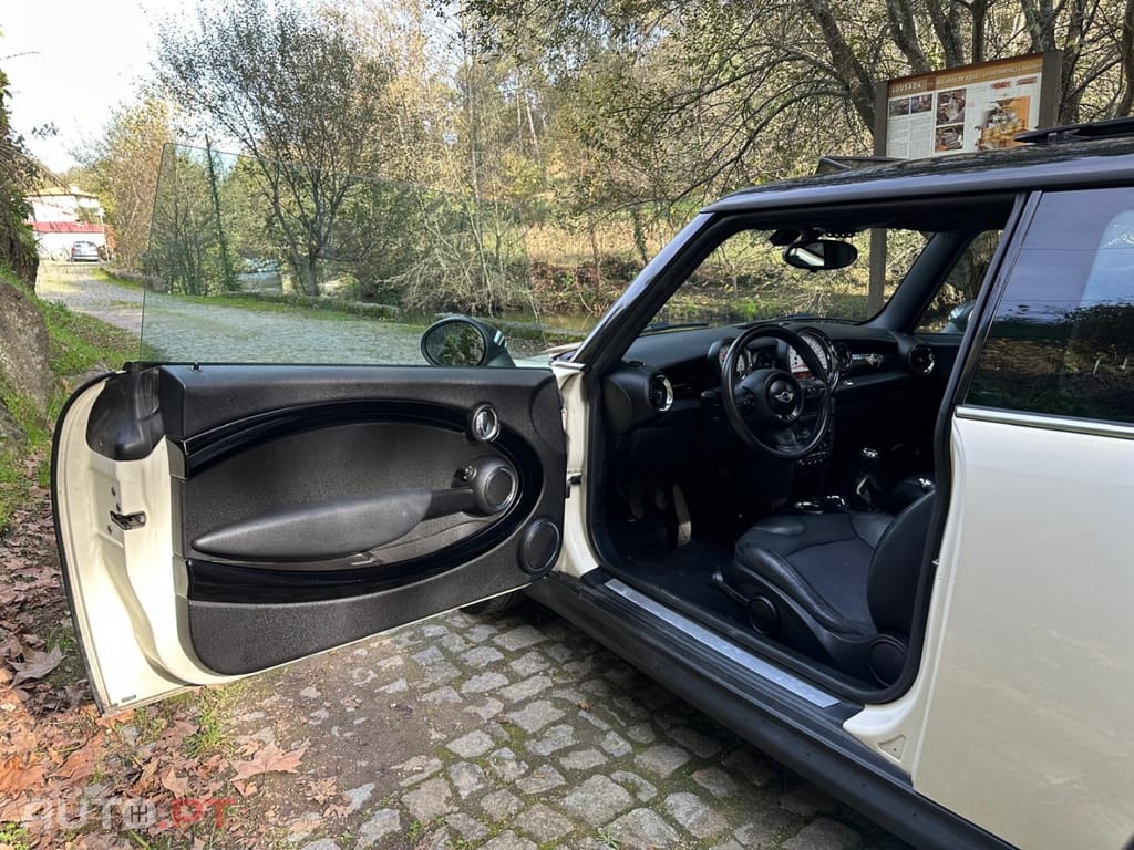 MINI Cooper Cooper D