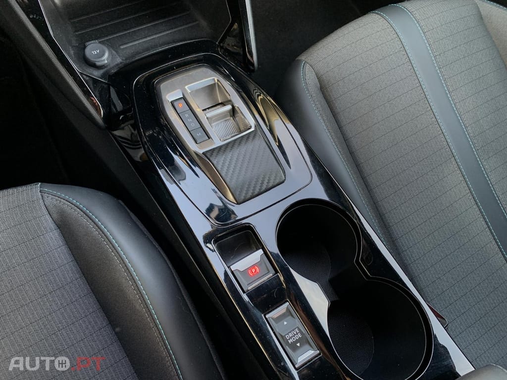 Peugeot 2008 1.5 BlueHDi Allure EAT8