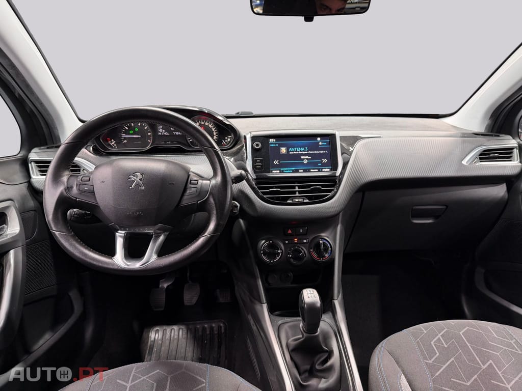 Peugeot 2008 1.2 e-VTi Style