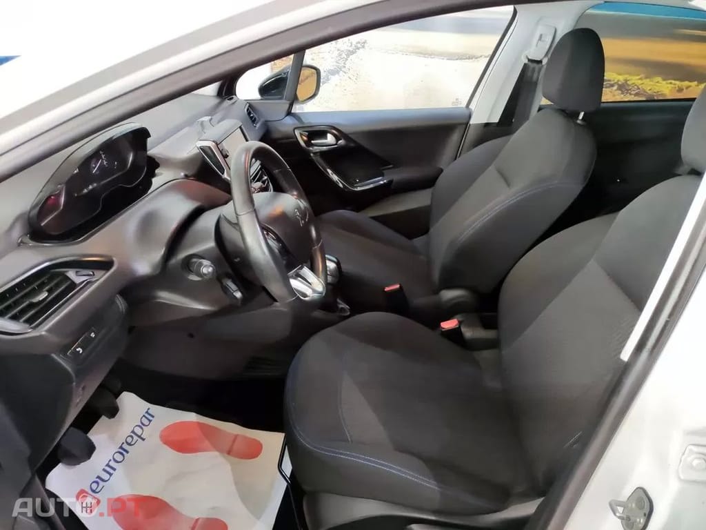 Peugeot 208  Puretech 82 Stop Start Signature