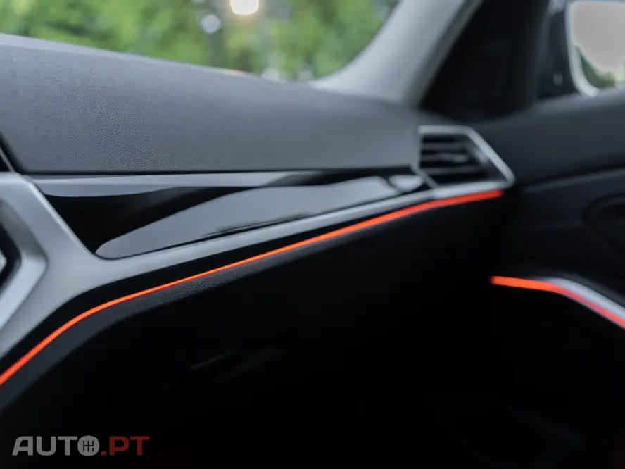 BMW 320 PACK M - LOOK M3