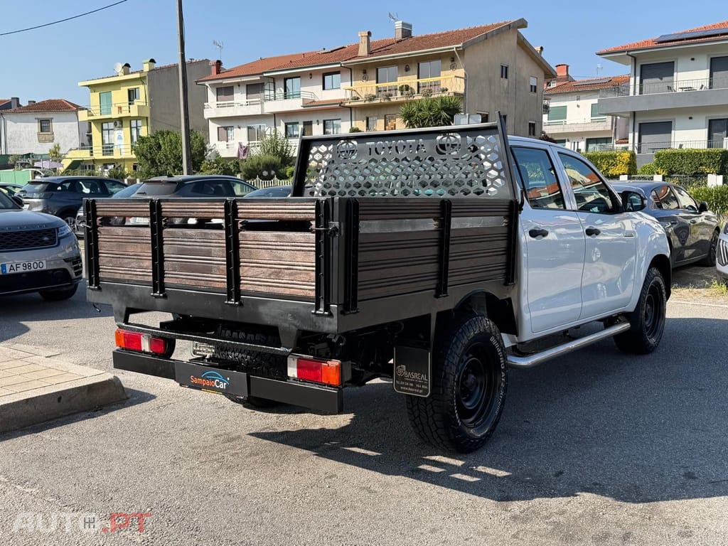 Toyota Hilux 2.4 D-4D 4WD CD CH